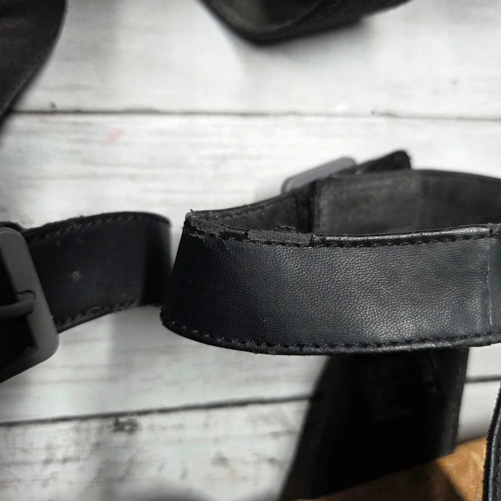 Clarks Cloudsteppers Wedge Sandals Women 8.5 Black Buckle Strap Sporty Damaged